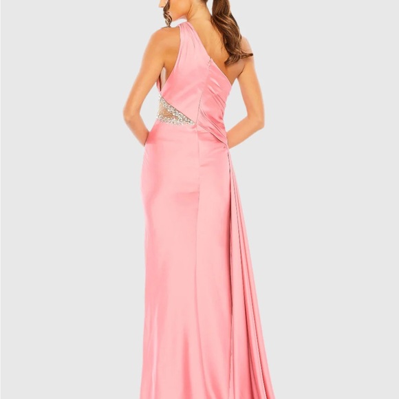 ✔️#65B BNWT MAC DUGGAL
One Shoulder Embellished Satin Gown #2210 - Picture 3 of 8